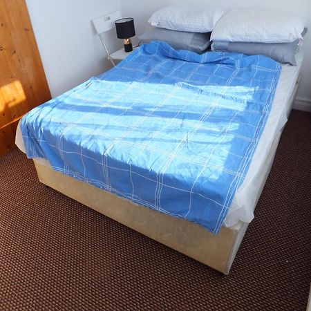 Many Worlds Meet - Eurostar, Wimbledon 30 Mins, Central London, Gatwick 15 Mins - Spacious, Sleeps Up To 16 Plus Cot - Free Wifi, Parking - Next To Lloyd Park, Great For Families, Walkers, Relocators - Ideal For Contractors Кройдон Екстериор снимка