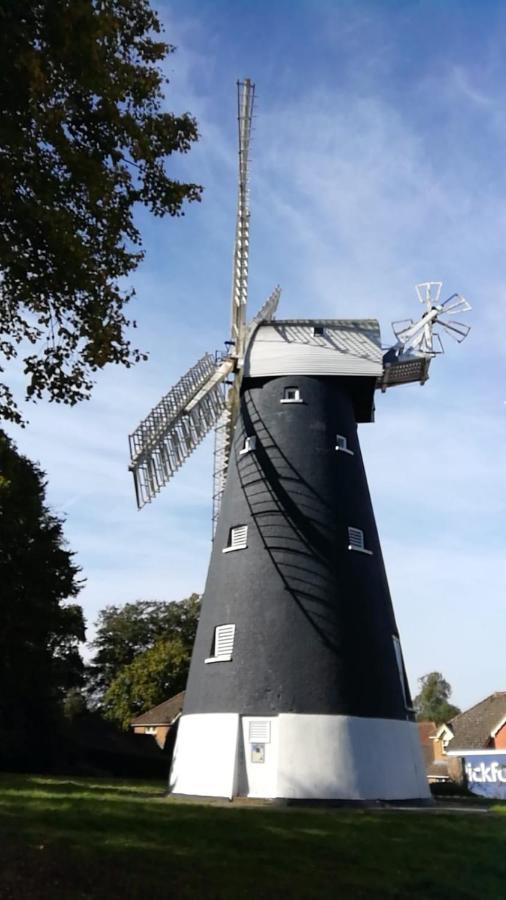 Many Worlds Meet - Eurostar, Wimbledon 30 Mins, Central London, Gatwick 15 Mins - Spacious, Sleeps Up To 16 Plus Cot - Free Wifi, Parking - Next To Lloyd Park, Great For Families, Walkers, Relocators - Ideal For Contractors Кройдон Екстериор снимка
