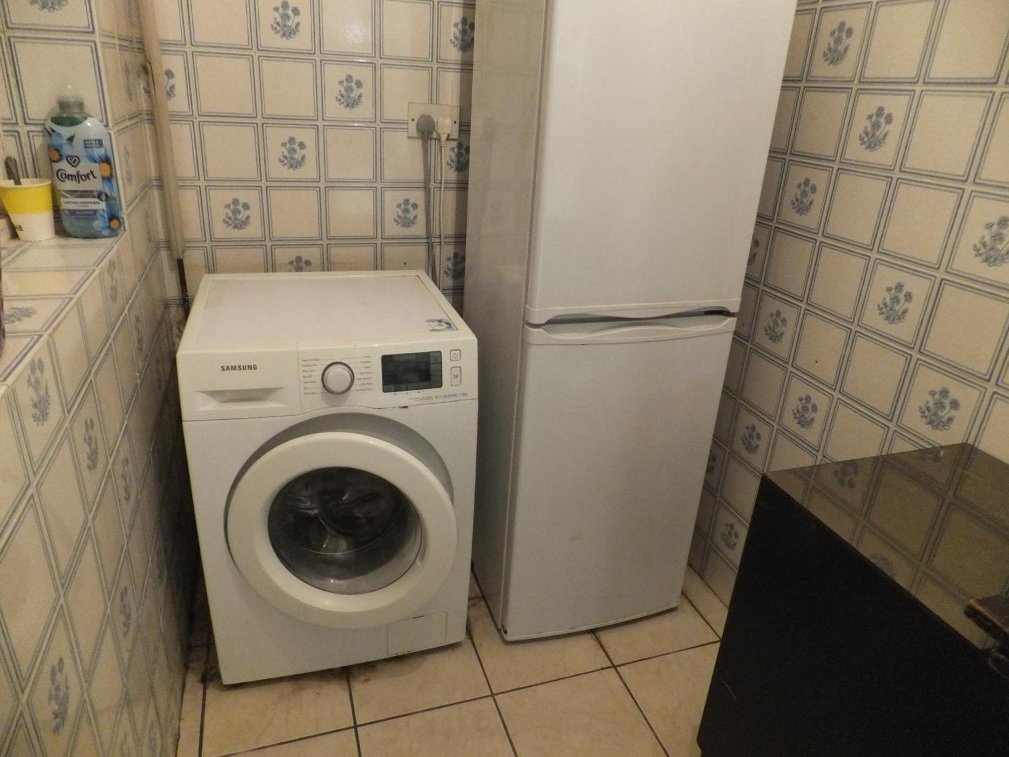 Many Worlds Meet - Eurostar, Wimbledon 30 Mins, Central London, Gatwick 15 Mins - Spacious, Sleeps Up To 16 Plus Cot - Free Wifi, Parking - Next To Lloyd Park, Great For Families, Walkers, Relocators - Ideal For Contractors Кройдон Екстериор снимка