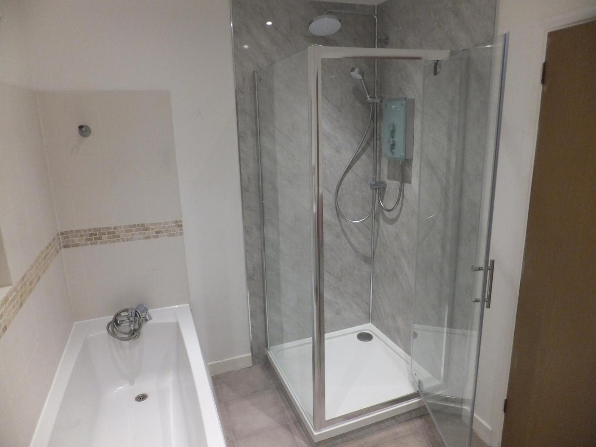 Many Worlds Meet - Eurostar, Wimbledon 30 Mins, Central London, Gatwick 15 Mins - Spacious, Sleeps Up To 16 Plus Cot - Free Wifi, Parking - Next To Lloyd Park, Great For Families, Walkers, Relocators - Ideal For Contractors Кройдон Екстериор снимка