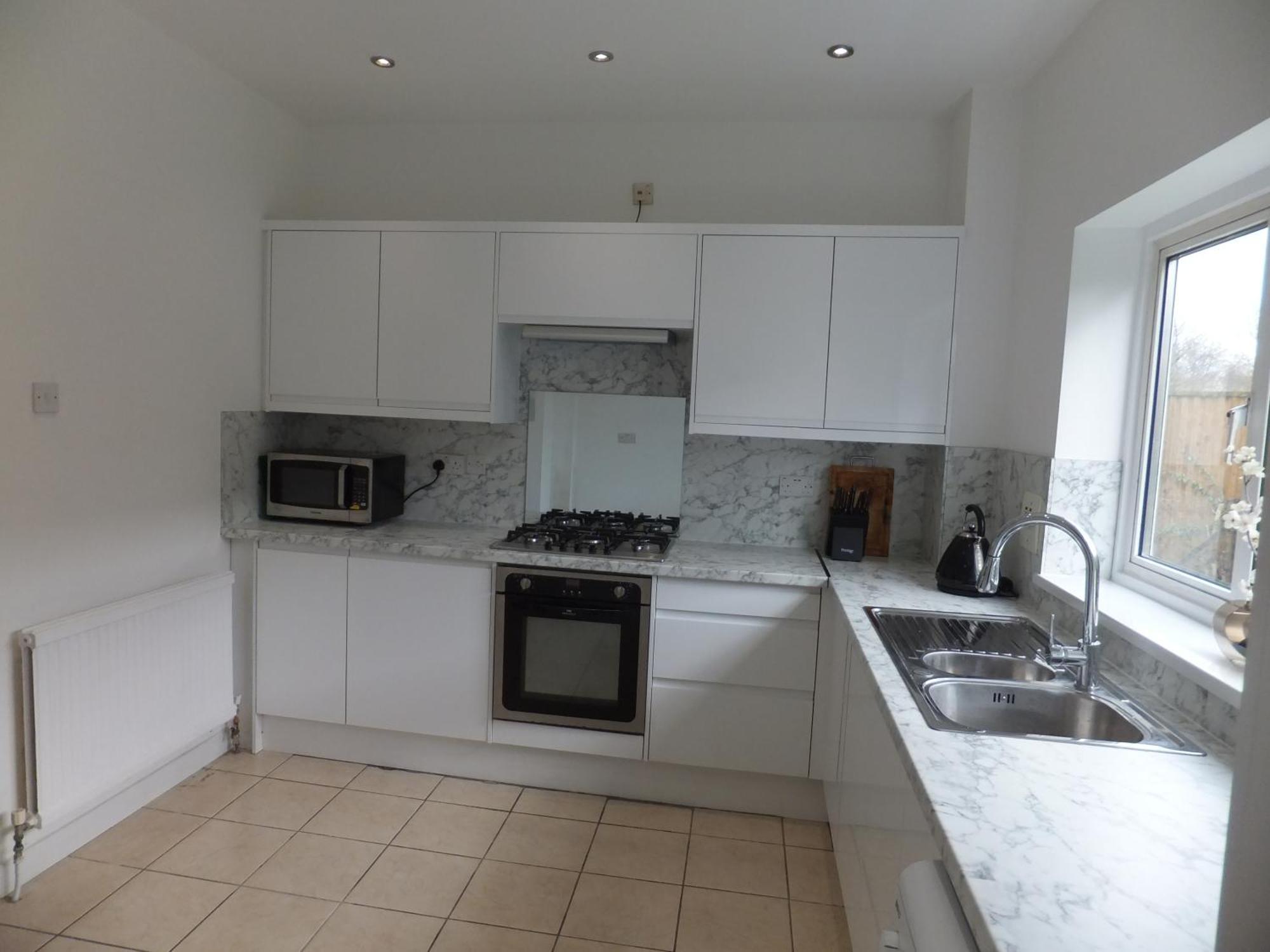 Many Worlds Meet - Eurostar, Wimbledon 30 Mins, Central London, Gatwick 15 Mins - Spacious, Sleeps Up To 16 Plus Cot - Free Wifi, Parking - Next To Lloyd Park, Great For Families, Walkers, Relocators - Ideal For Contractors Кройдон Екстериор снимка