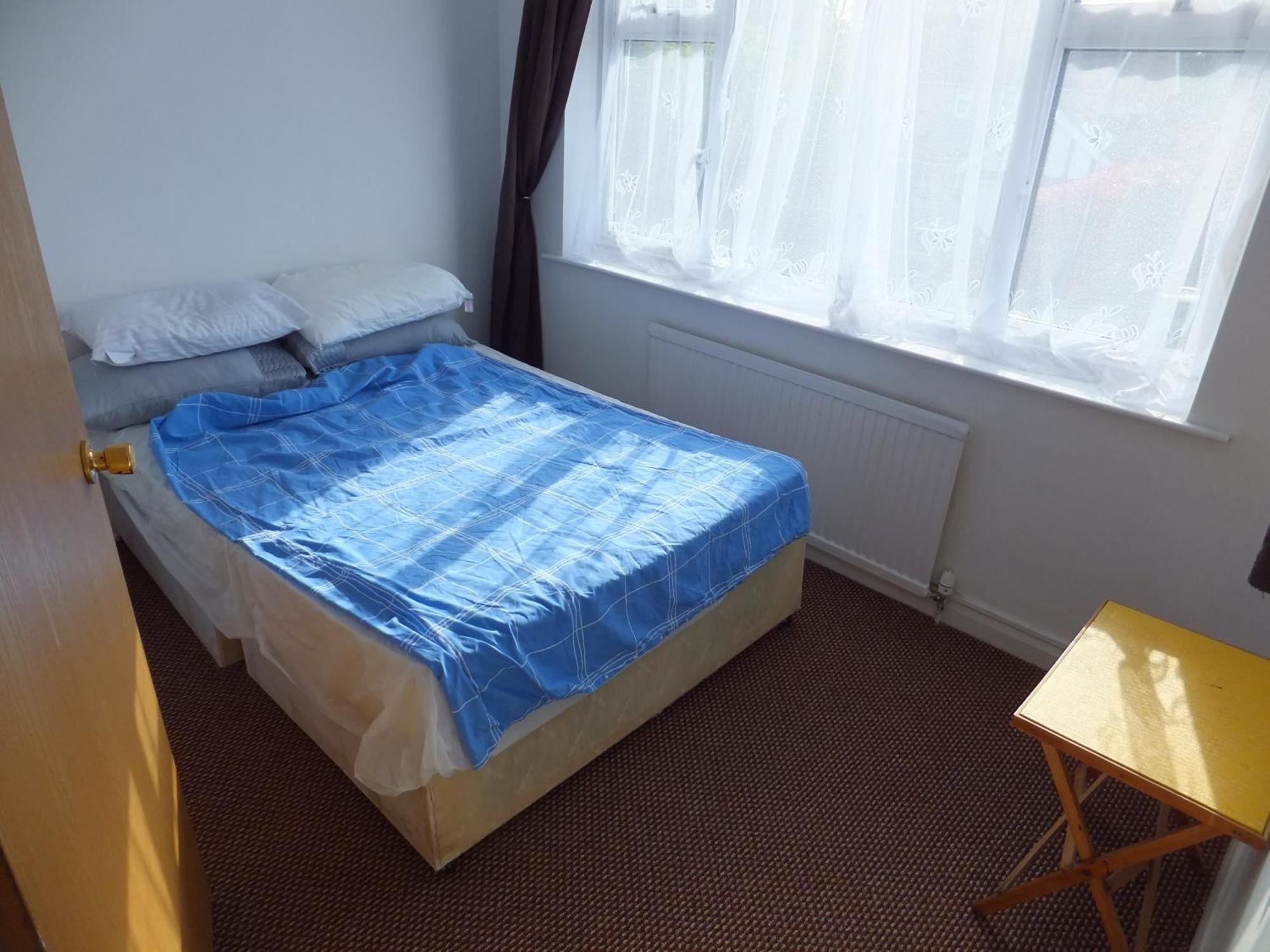 Many Worlds Meet - Eurostar, Wimbledon 30 Mins, Central London, Gatwick 15 Mins - Spacious, Sleeps Up To 16 Plus Cot - Free Wifi, Parking - Next To Lloyd Park, Great For Families, Walkers, Relocators - Ideal For Contractors Кройдон Екстериор снимка