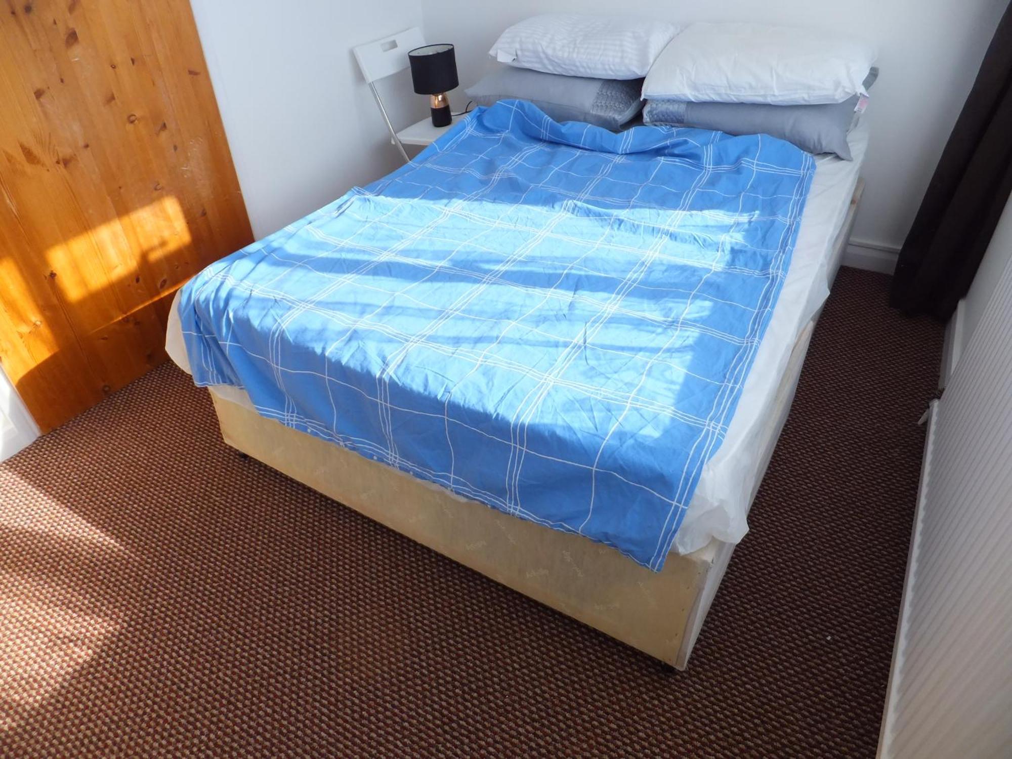 Many Worlds Meet - Eurostar, Wimbledon 30 Mins, Central London, Gatwick 15 Mins - Spacious, Sleeps Up To 16 Plus Cot - Free Wifi, Parking - Next To Lloyd Park, Great For Families, Walkers, Relocators - Ideal For Contractors Кройдон Екстериор снимка