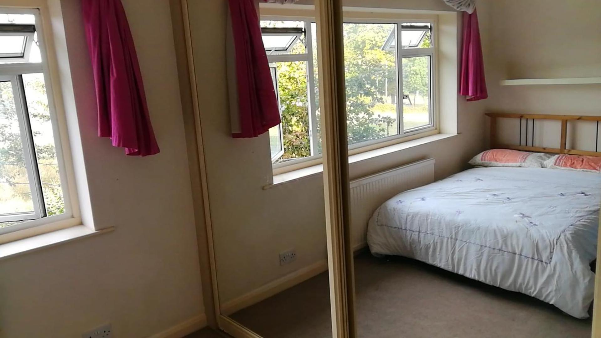 Many Worlds Meet - Eurostar, Wimbledon 30 Mins, Central London, Gatwick 15 Mins - Spacious, Sleeps Up To 16 Plus Cot - Free Wifi, Parking - Next To Lloyd Park, Great For Families, Walkers, Relocators - Ideal For Contractors Кройдон Стая снимка