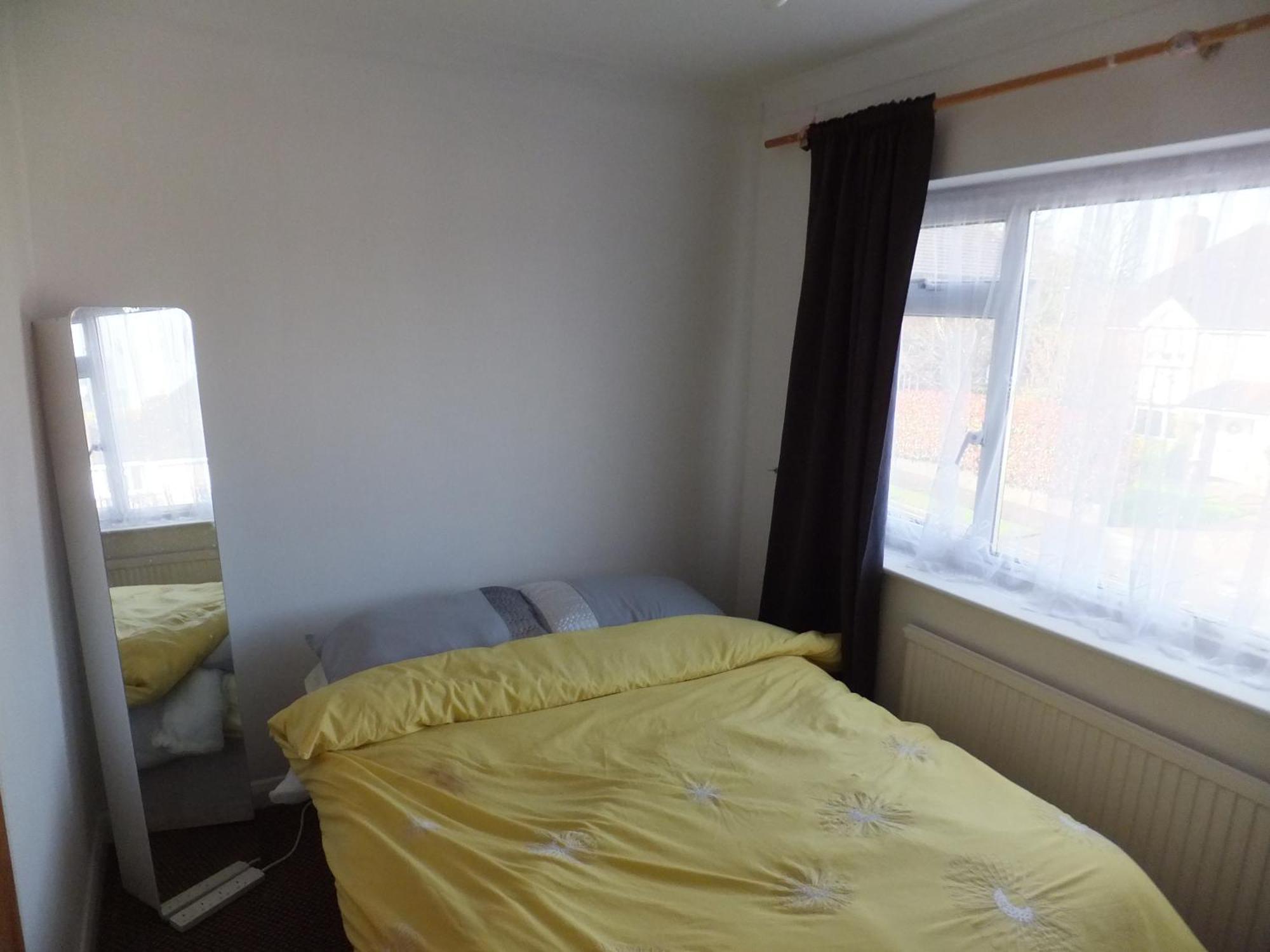 Many Worlds Meet - Eurostar, Wimbledon 30 Mins, Central London, Gatwick 15 Mins - Spacious, Sleeps Up To 16 Plus Cot - Free Wifi, Parking - Next To Lloyd Park, Great For Families, Walkers, Relocators - Ideal For Contractors Кройдон Стая снимка